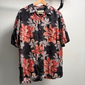 Tommy Bahama 100% Silk Poinsettia Floral button up Top Men’s Size Medium black
